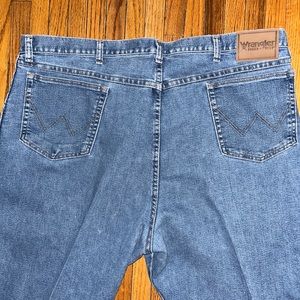 Wrangler Jeans Mens 44X 28 Blue Rugged Wear Light Wash Regular Fit Straight Leg